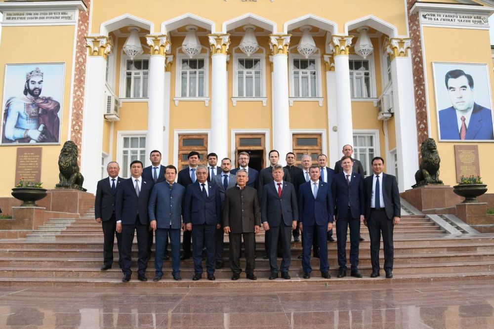 3 апреля 2025 года Раис Республики Татарстан Рустам Минниханов прибыл с рабочим визитом в город Худжанд Согдийской области 3 апреля 2025 года Раис Республики Татарстан Рустам Минниханов прибыл с рабочим визитом в город Худжанд Согдийской области