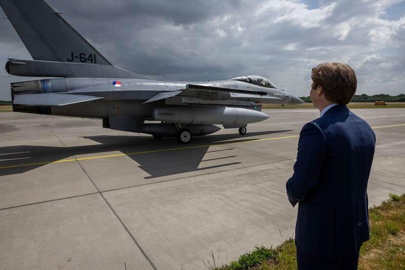       F-16 