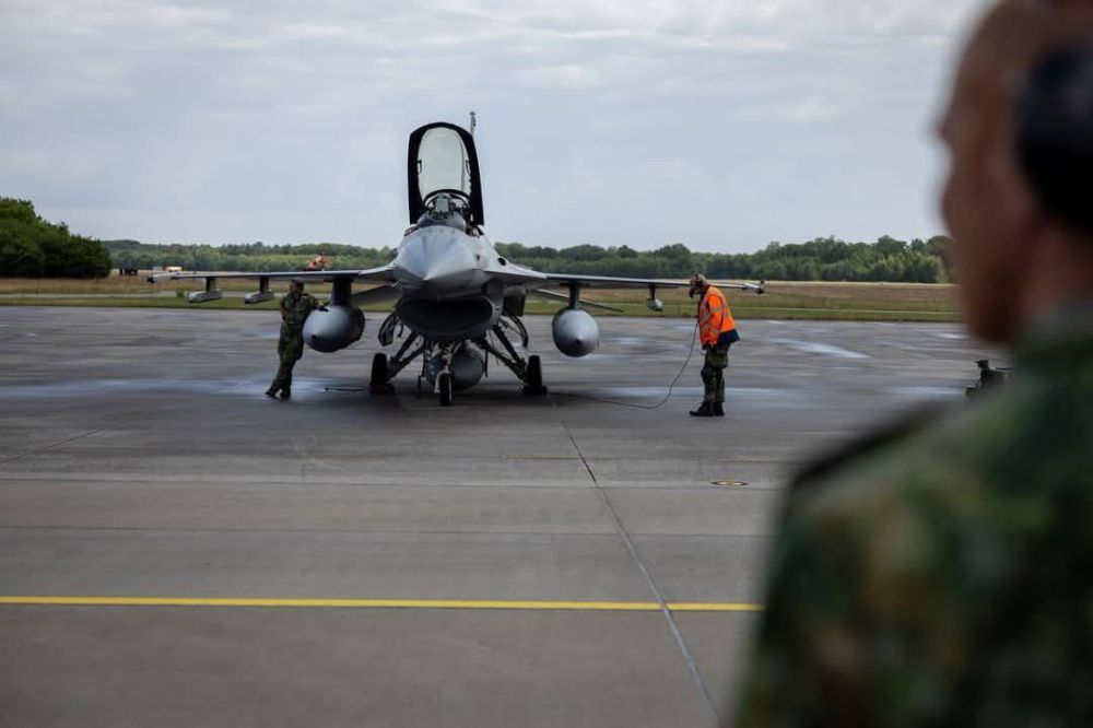            24  F-16