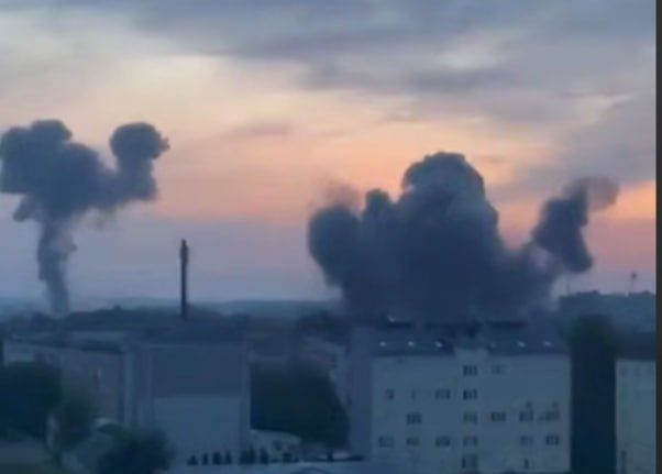 Появились эпические кадры прилетов по украинским военным заводам Появились эпические кадры прилетов по украинским военным заводам