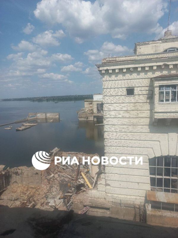 Министр природных ресурсов Херсонской области Николай Быстрянцев вспомнил чернобыльскую трагедию в годовщину подрыва Каховской ГЭС, о масштабах катастрофы он рассказал в разговоре с РИА Новости Министр природных ресурсов Херсонской области Николай Быстрянцев вспомнил чернобыльскую трагедию в годовщину подрыва Каховской ГЭС, о масштабах катастрофы он рассказал в разговоре с РИА Новости
