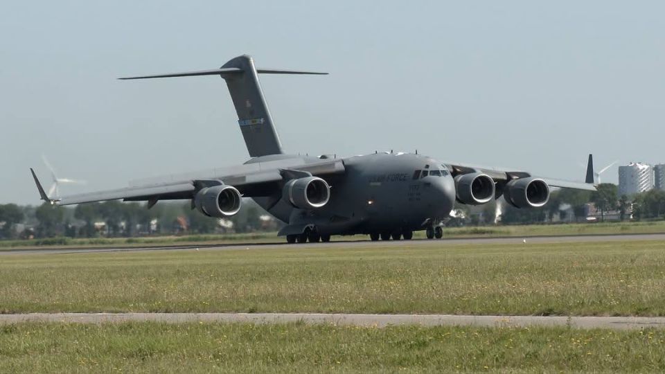        -  Boeing C-17A,   