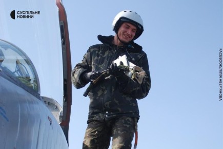      ,  F-16    