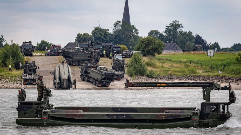 «Большие переправы 2025»: в Германии прошли учения НАТО по переброске военной техники через Рейн «Большие переправы 2025»: в Германии прошли учения НАТО по переброске военной техники через Рейн