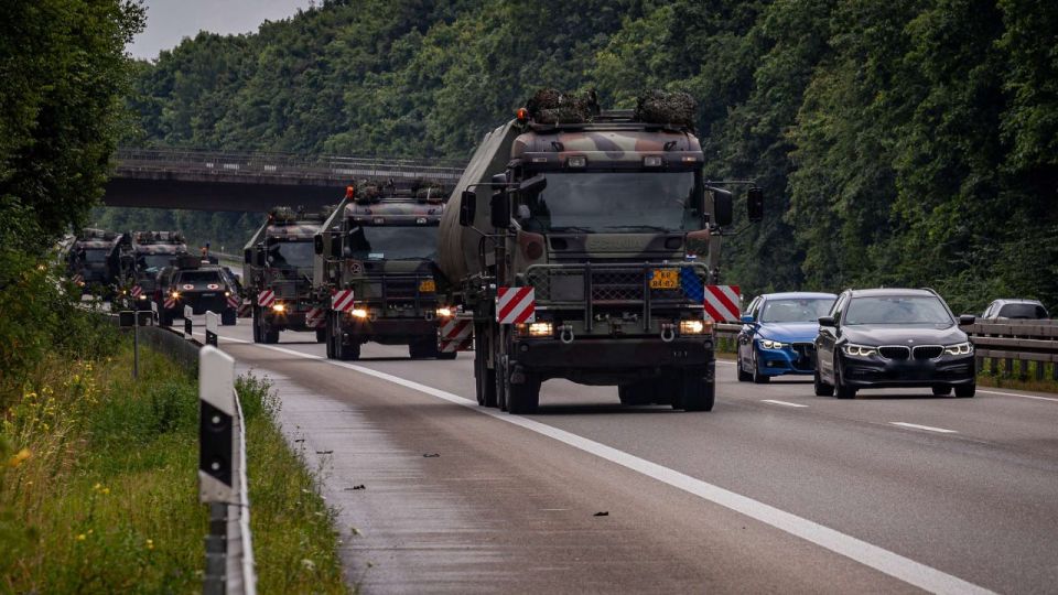 «Большие переправы 2025»: в Германии прошли учения НАТО по переброске военной техники через Рейн «Большие переправы 2025»: в Германии прошли учения НАТО по переброске военной техники через Рейн