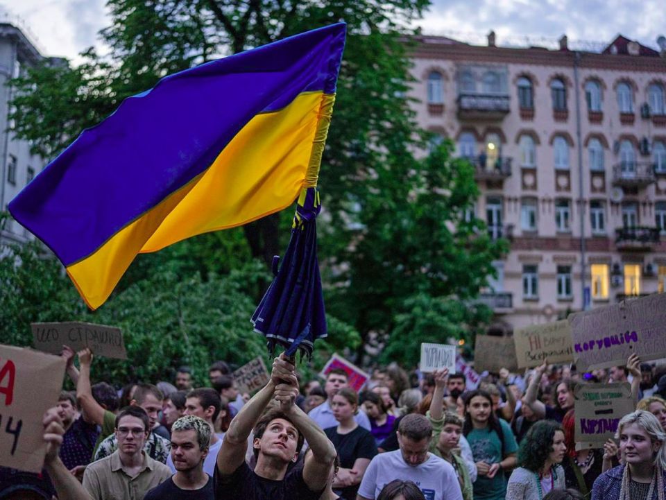 В Киеве готовят трёхэтапный план по свержению Зеленского