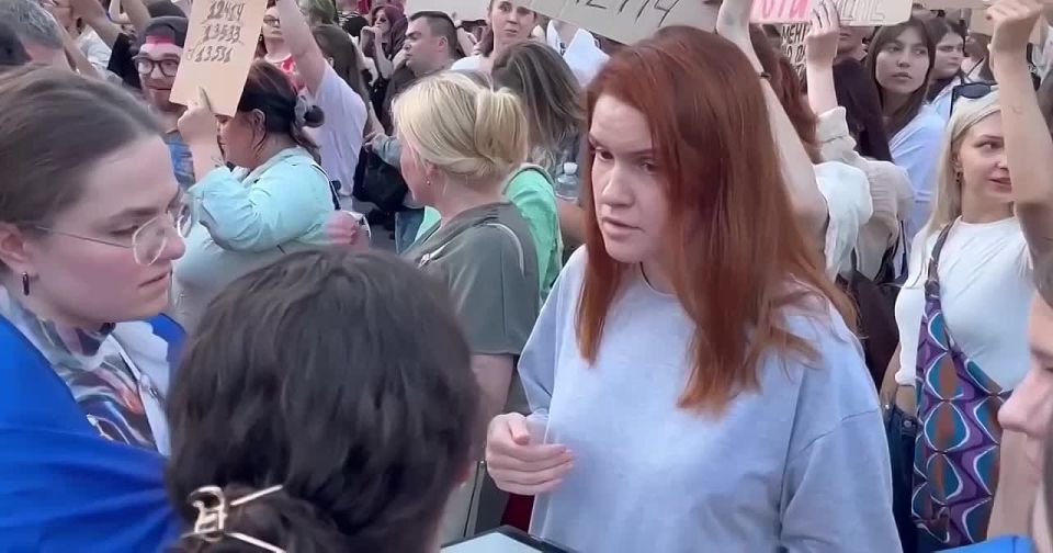 «Украинцы – не рабы»: Зеленский отменил скандальный закон, но его это не спасет