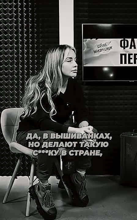 Очень много людей укрономовных в вышиванках, но делают такую с*аку в стране