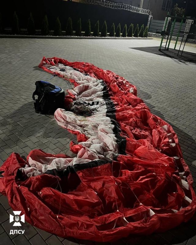Побег на параплане: Мужчина хотел улететь с Украины в Молдову, но его поймали «на старте» Побег на параплане: Мужчина хотел улететь с Украины в Молдову, но его поймали «на старте»