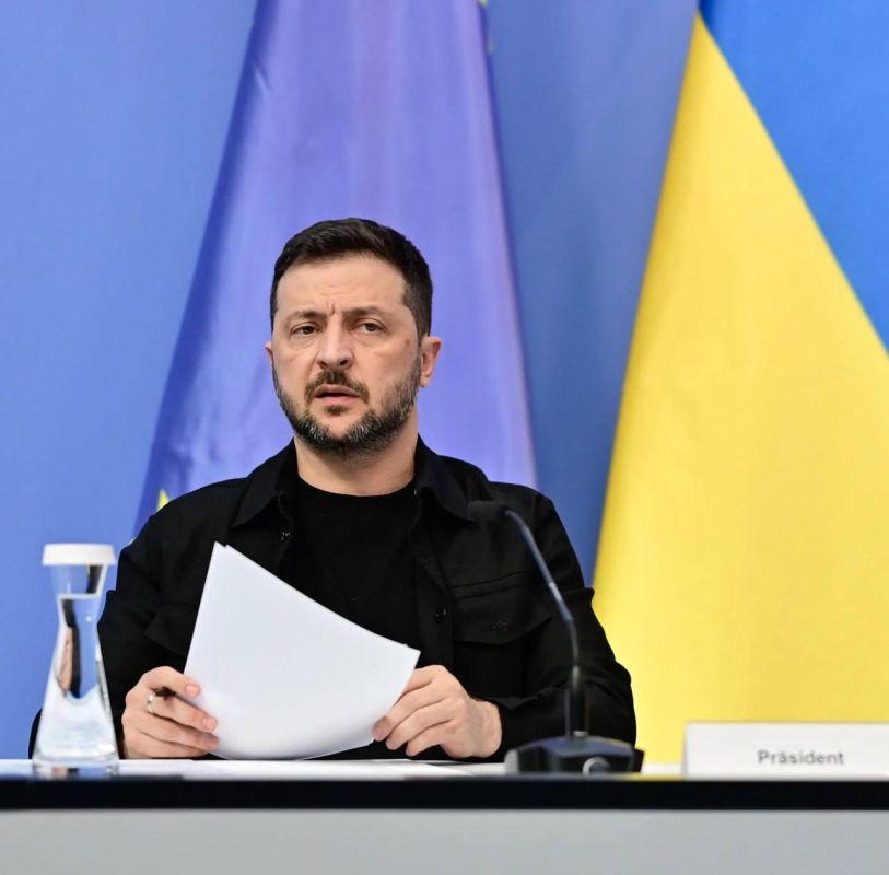 Зеленский обещал «начать охоту» на НАБУ после обвинения его куму Алексею Чернышову, пишет FT