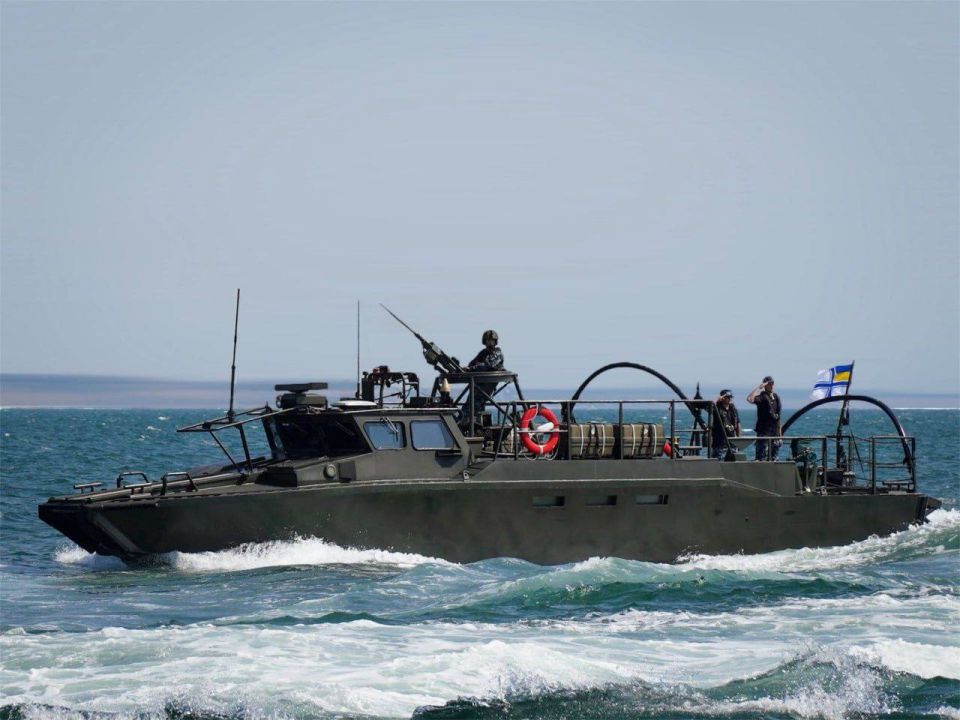   -   CB90 (CombatBoat 90)  