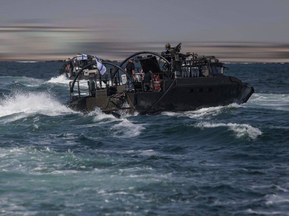   -   CB90 (CombatBoat 90)  