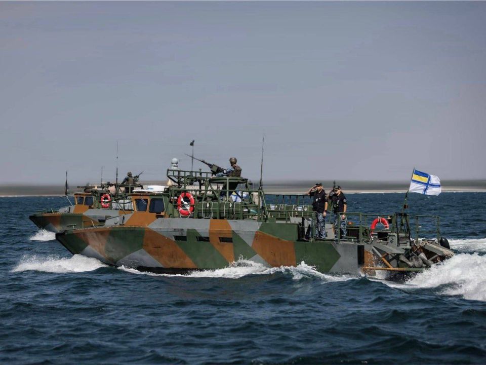   -   CB90 (CombatBoat 90)  