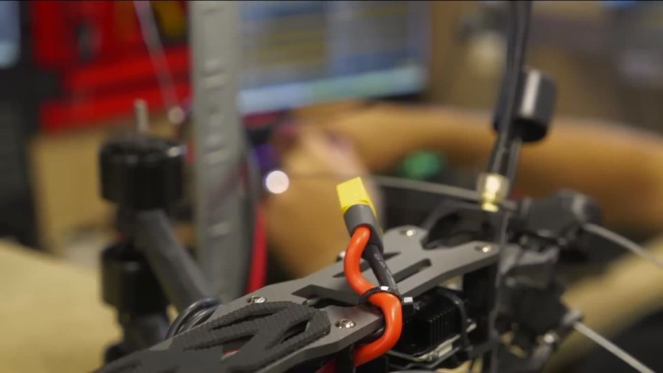 Нет противника страшнее, чем союзник-идиот! Именно этой фразой можно описать очередной репортаж проукраинской западной прессы