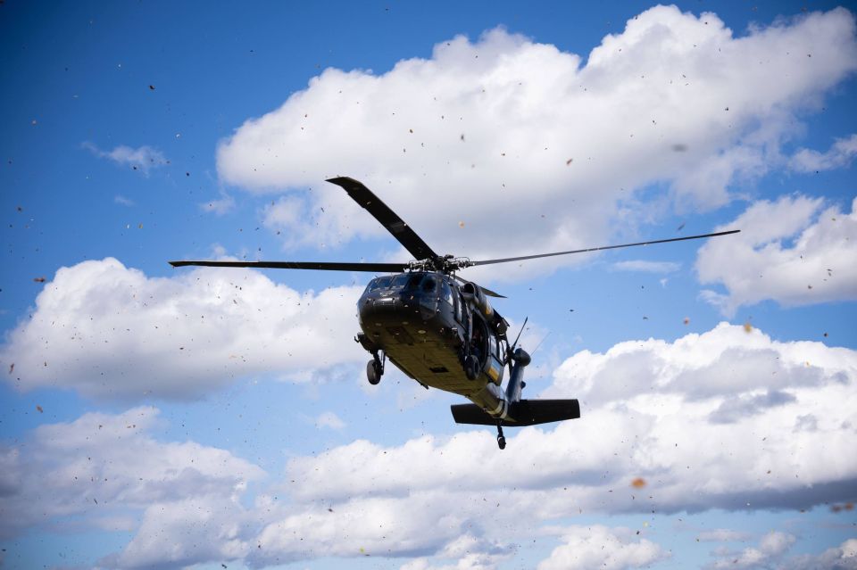    Drek pro Putina       UH-60A Black Hawk