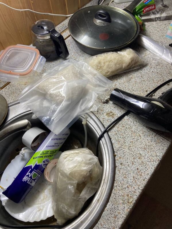 Таможенники России и Белоруссии совместно с сотрудниками ФСБ России задержали 800 кг наркотиков стоимостью 10 млрд рублей Таможенники России и Белоруссии совместно с сотрудниками ФСБ России задержали 800 кг наркотиков стоимостью 10 млрд рублей