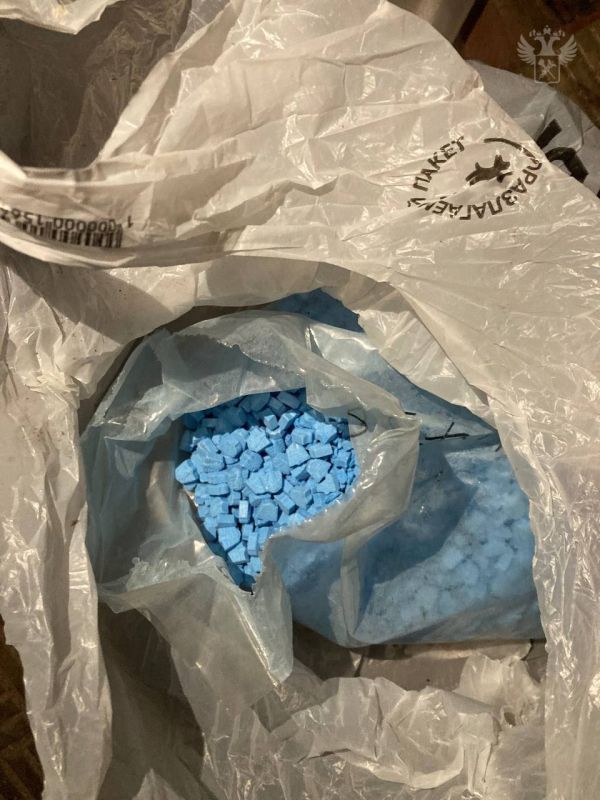 Таможенники России и Белоруссии совместно с сотрудниками ФСБ России задержали 800 кг наркотиков стоимостью 10 млрд рублей Таможенники России и Белоруссии совместно с сотрудниками ФСБ России задержали 800 кг наркотиков стоимостью 10 млрд рублей