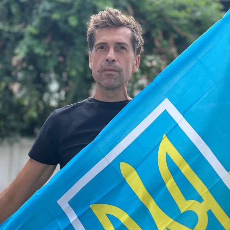 Российские приставы начали процесс изъятия имущества Макса Покровского*, который восхваляет Украину и не платит налоги в РФ. По данным SHOT, на иноагента из «Ногу свело» подали в суд из-за долга перед ФНС