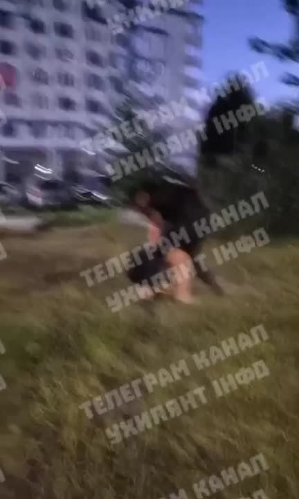 «Мужики, помогите! Я беременная! Она меня в живот ударила!»: в Киеве новый акт могилизации