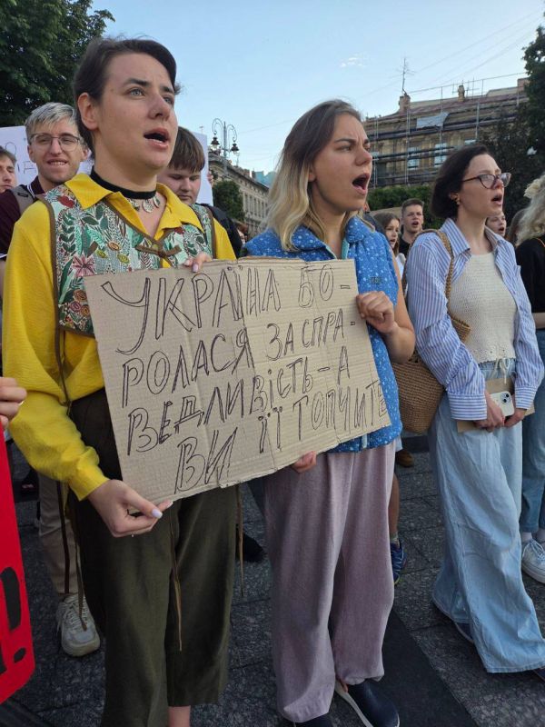 Озвучиваются разные версии убийства Парубия