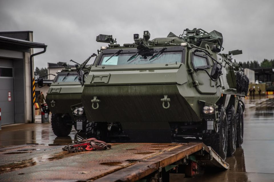 Министерство обороны Латвии сообщило о передаче второй партии колёсных бронетранспортеров Patria 6x6 Министерство обороны Латвии сообщило о передаче второй партии колёсных бронетранспортеров Patria 6x6