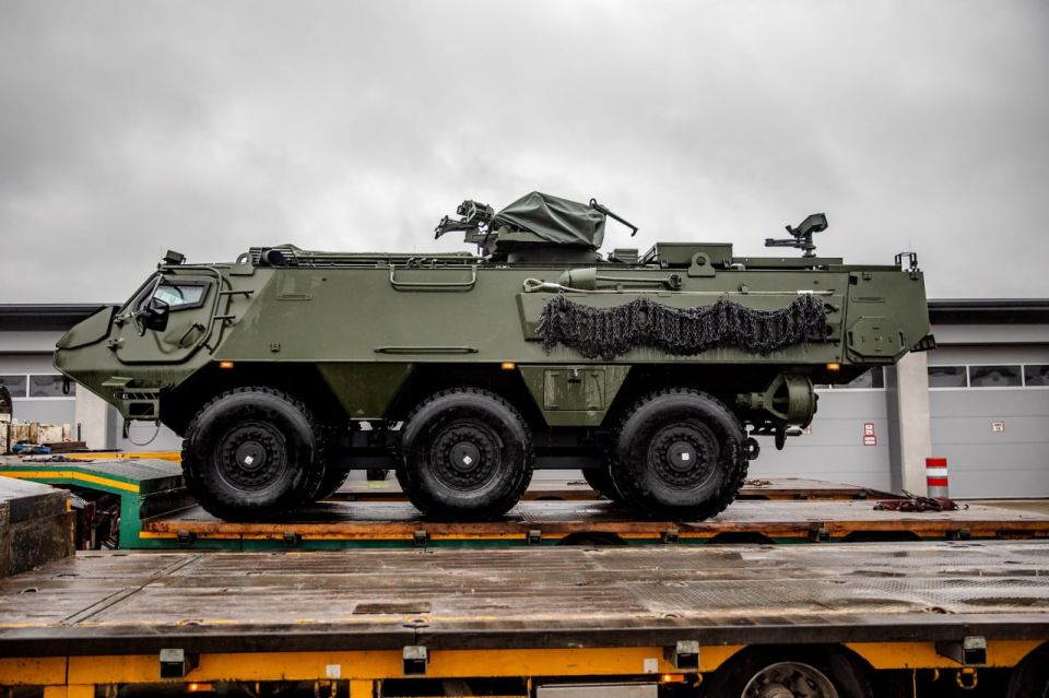Министерство обороны Латвии сообщило о передаче второй партии колёсных бронетранспортеров Patria 6x6 Министерство обороны Латвии сообщило о передаче второй партии колёсных бронетранспортеров Patria 6x6