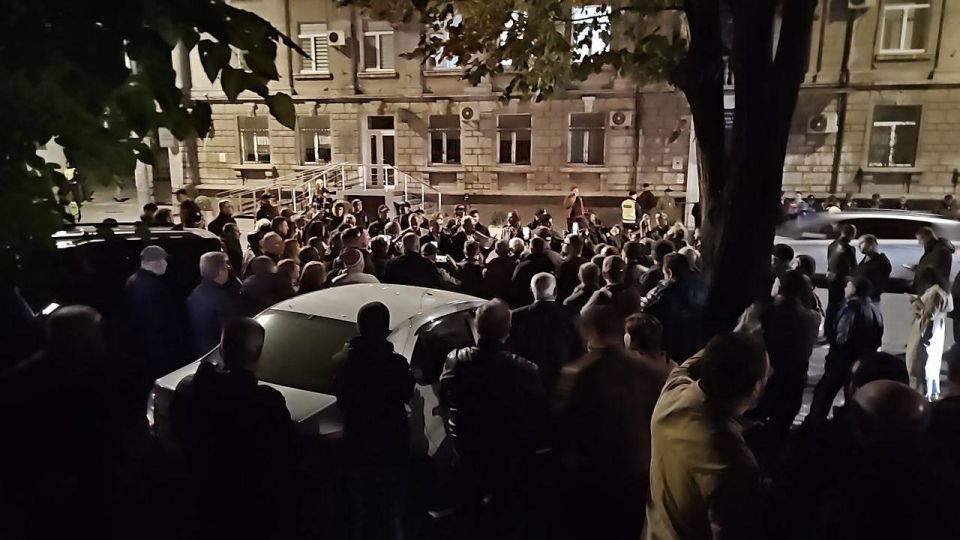 По итогам обработки 50,04% бюллетеней на парламентских выборах в Молдавии лидирует партия русофобки Санду PAS По итогам обработки 50,04% бюллетеней на парламентских выборах в Молдавии лидирует партия русофобки Санду PAS