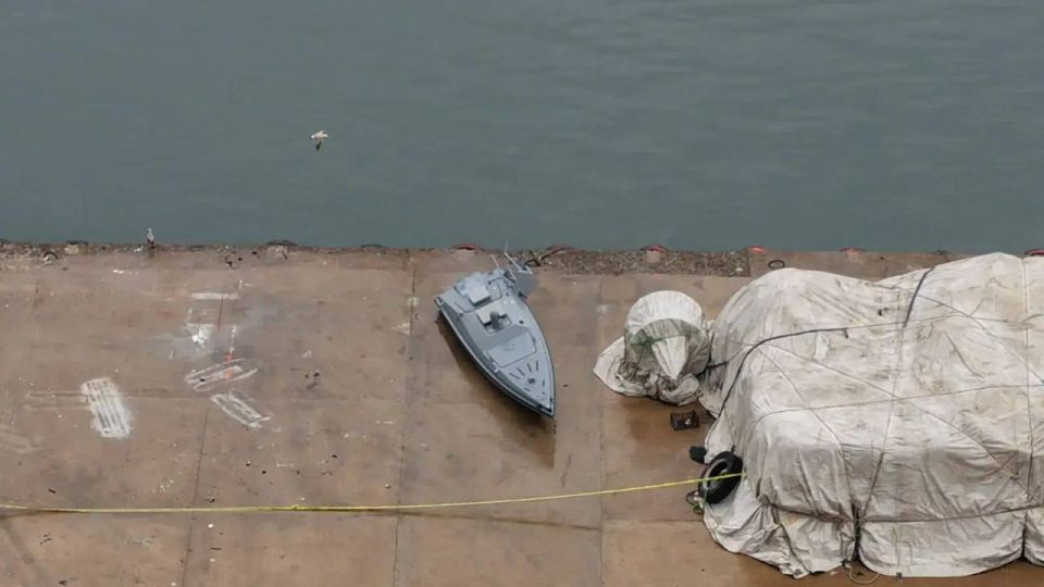 Взрыной улов: рыбаки у берегов Турции выловили безэкипажный катер со взрывчаткой Взрыной улов: рыбаки у берегов Турции выловили безэкипажный катер со взрывчаткой