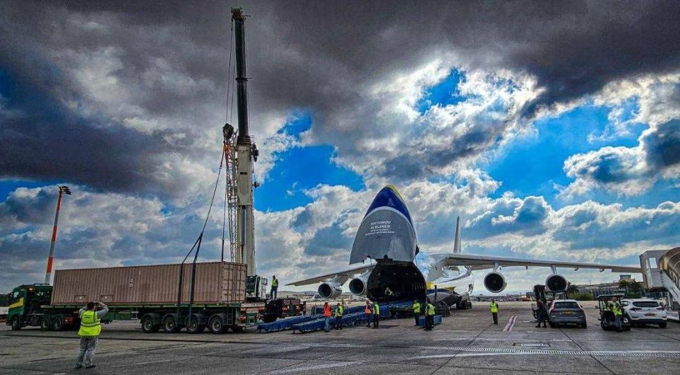 Дружно под камеры наблюдаем погрузку систем ПВО Пэтриот в аэропорту Бен-Гурион в Тель-Авиве, Израиль, в самолет Ан-124 используемый ВСУ для транспортировки своих военных грузов Дружно под камеры наблюдаем погрузку систем ПВО Пэтриот в аэропорту Бен-Гурион в Тель-Авиве, Израиль, в самолет Ан-124 используемый ВСУ для транспортировки своих военных грузов