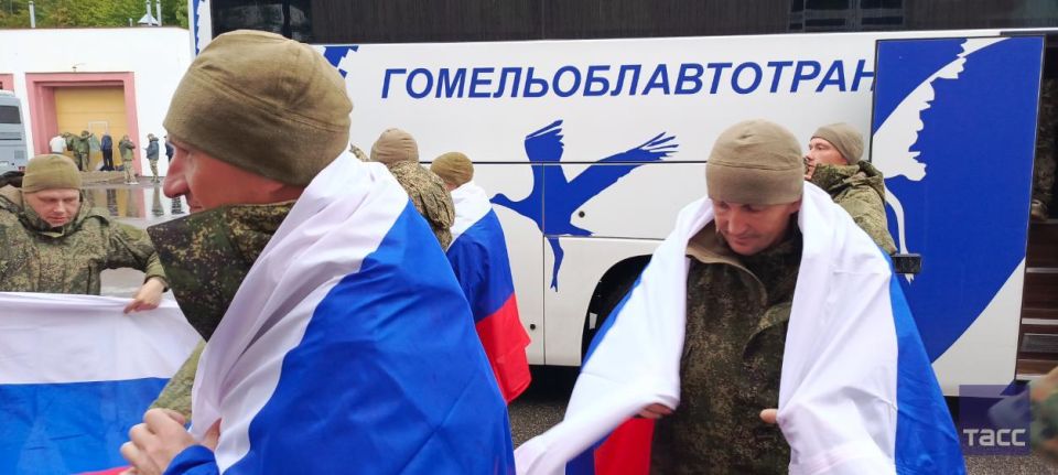 Россия и Украина провели обмен военнопленными по формуле 185 на 185 Россия и Украина провели обмен военнопленными по формуле 185 на 185