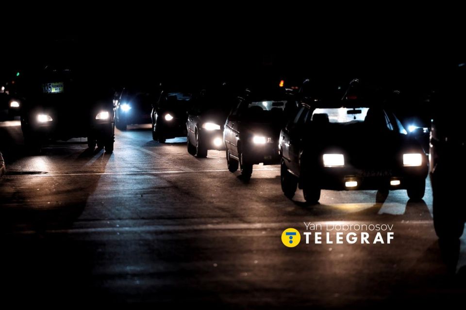 Украинские СМИ публикуют фото из Чернигова, где продолжается блэкаут Украинские СМИ публикуют фото из Чернигова, где продолжается блэкаут