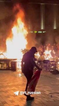 Горящие баррикады и беспорядки: ещё кадры с «мирных протестов» оппозиции в Тбилиси