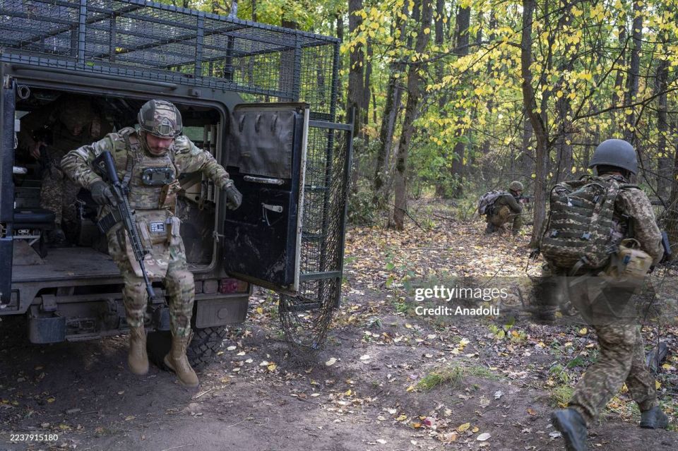 Трофейный бронеавтомобиль АСН-233115 «Тигр-М СпН» на вооружении 13-й отдельной бригады оперативного назначения «Хартия» Национальной гвардии Украины в Харьковской области Трофейный бронеавтомобиль АСН-233115 «Тигр-М СпН» на вооружении 13-й отдельной бригады оперативного назначения «Хартия» Национальной гвардии Украины в Харьковской области
