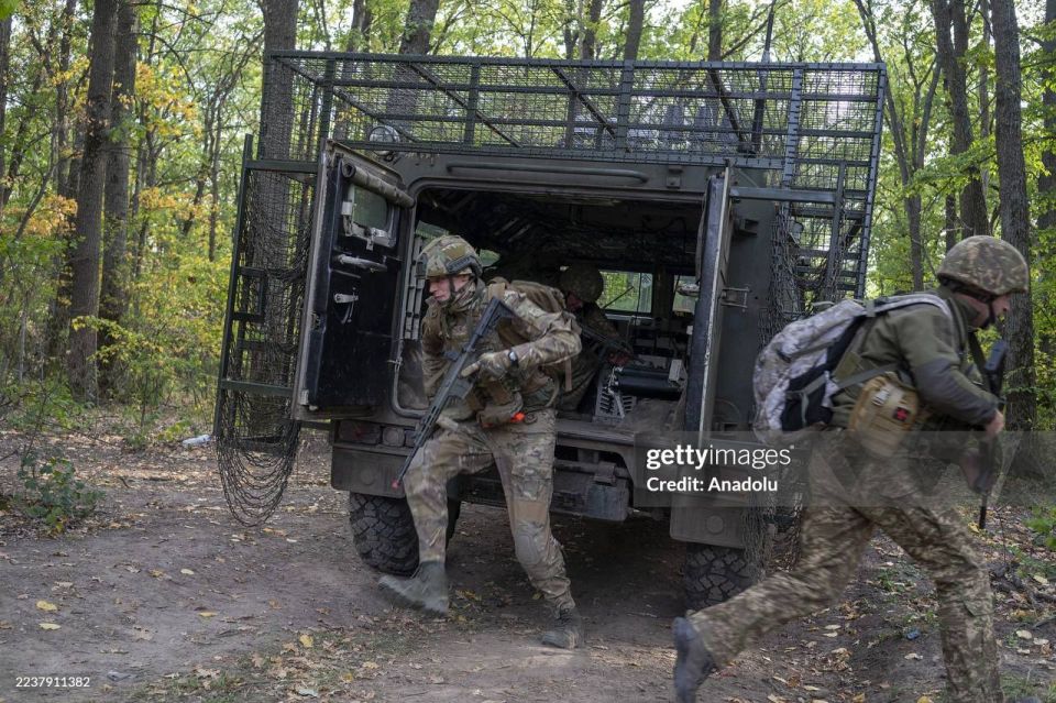 Трофейный бронеавтомобиль АСН-233115 «Тигр-М СпН» на вооружении 13-й отдельной бригады оперативного назначения «Хартия» Национальной гвардии Украины в Харьковской области Трофейный бронеавтомобиль АСН-233115 «Тигр-М СпН» на вооружении 13-й отдельной бригады оперативного назначения «Хартия» Национальной гвардии Украины в Харьковской области