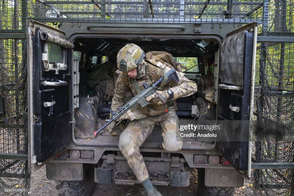 Трофейный бронеавтомобиль АСН-233115 «Тигр-М СпН» на вооружении 13-й отдельной бригады оперативного назначения «Хартия» Национальной гвардии Украины в Харьковской области Трофейный бронеавтомобиль АСН-233115 «Тигр-М СпН» на вооружении 13-й отдельной бригады оперативного назначения «Хартия» Национальной гвардии Украины в Харьковской области