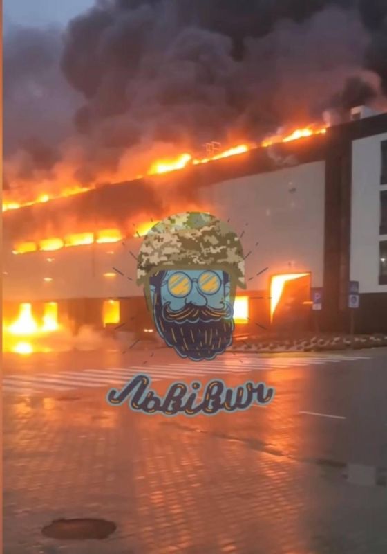 Сегодня ночью в результате ударов наших военных по военной инфраструктуре противника был уничтожен комплекс Sparrow Park во Львове — один из крупнейших транспортных узлов на западе Украины Сегодня ночью в результате ударов наших военных по военной инфраструктуре противника был уничтожен комплекс Sparrow Park во Львове — один из крупнейших транспортных узлов на западе Украины