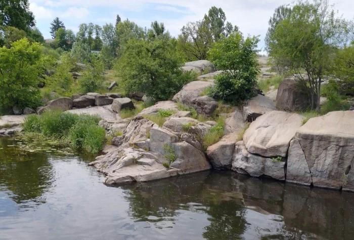 Богуславские розовые граниты — древнее чудо природы под Киевом Богуславские розовые граниты — древнее чудо природы под Киевом