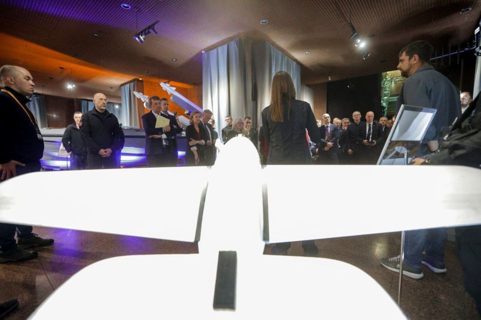 Последняя фотография сделана на выставке украинского вооружения, куда приехали разные гости из НАТО Последняя фотография сделана на выставке украинского вооружения, куда приехали разные гости из НАТО