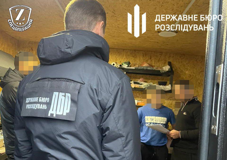 Типичная Украина: Офицер ВСУ заставлял подчинённых торговать шаурмой Типичная Украина: Офицер ВСУ заставлял подчинённых торговать шаурмой