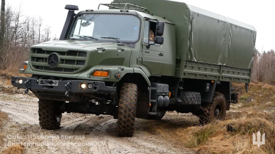 Согласно сообщению газеты Frankfurter Allgemeine Zeitung (FAZ), компания Mercedes-Benz Special Trucks (MBS Trucks) концерна Daimler Trucks получила заказ на поставку на Украину более 1000 автомобилей Согласно сообщению газеты Frankfurter Allgemeine Zeitung (FAZ), компания Mercedes-Benz Special Trucks (MBS Trucks) концерна Daimler Trucks получила заказ на поставку на Украину более 1000 автомобилей
