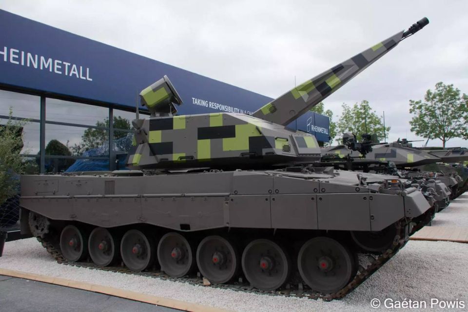 10 октября компания Rheinmetall объявила в пресс-релизе о поставке на Украину мобильных зенитных установок Skyranger 35. Контракт стоимостью более 100 млн евро был профинансирован европейской страной, название которой... 10 октября компания Rheinmetall объявила в пресс-релизе о поставке на Украину мобильных зенитных установок Skyranger 35. Контракт стоимостью более 100 млн евро был профинансирован европейской страной, название которой...