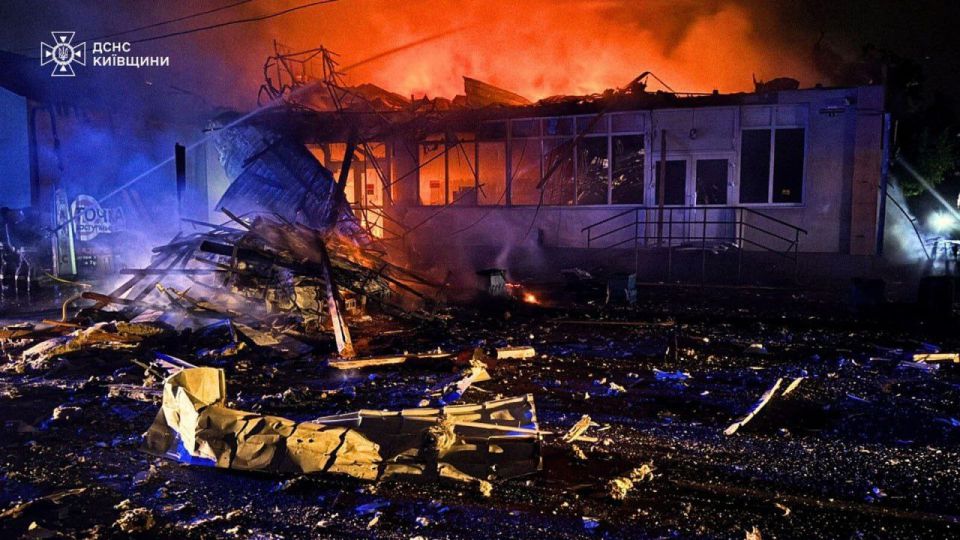 Больше 450 дронов и более трех десятков ракет сегодня атаковали всевозможные объекты на территории Украины Больше 450 дронов и более трех десятков ракет сегодня атаковали всевозможные объекты на территории Украины