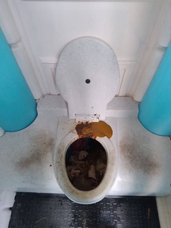 Бомжатник: Кадры из распределительного центра ВСУ в Киеве Бомжатник: Кадры из распределительного центра ВСУ в Киеве