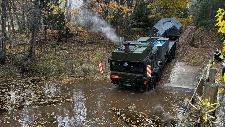 ��������, ��� �� �������� �������� � ������ ����������� ������ �������� ������ ������������� ��� �������� ����� 155-��/52 ���������� ������� Archer � ���������� �� �������� ������������� ����� RMMV HX2 (8x8) ������������...