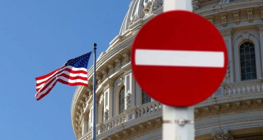 США приостановили введение новых санкций против РФ - до встречи Путина с Трампом