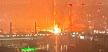 Ракеты повторно летят на ТЭЦ-5 в Киеве, пишут в местных группах и публикуют кадры пожара на станции