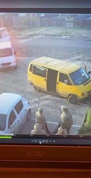 В Одессе 16 душегубов из ТЦК бусифицировали одного человека, запихнув его в бусик