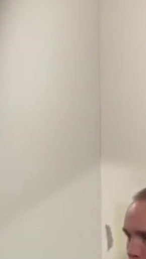 Боец поп-ММА Артур Кулинский по прозвищу АКАБ спел на видео гимн Украины и выкрикнул русофобский лозунг