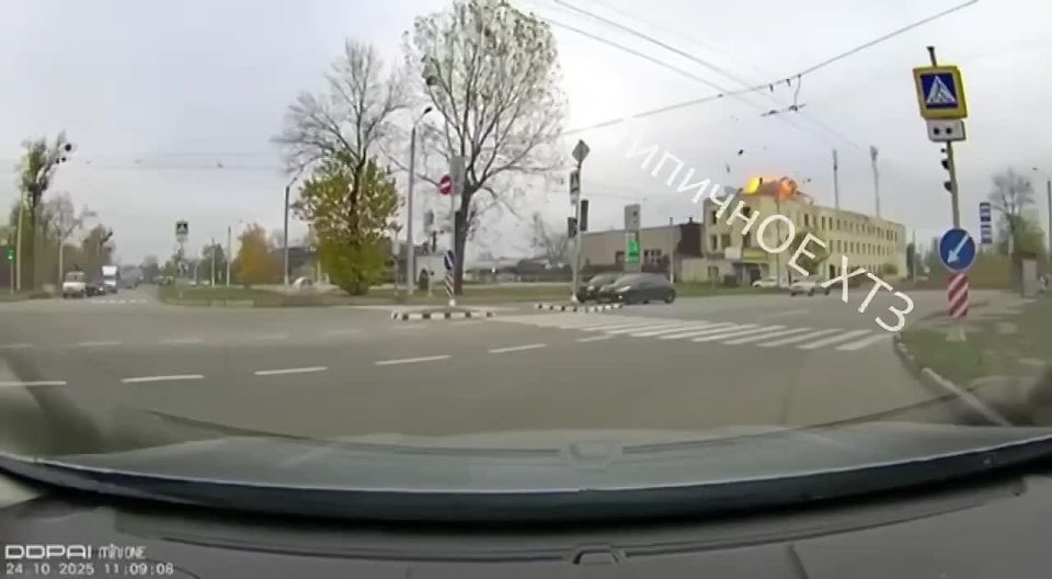 Харьковчане делятся видео бомбового удара по вражеским объектам в городе