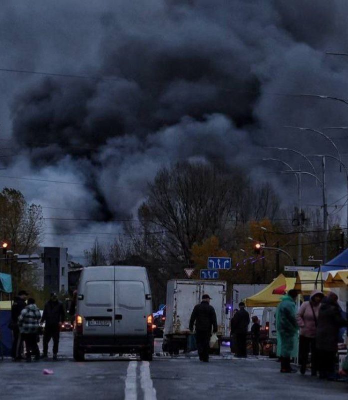 Утренняя погода в Киеве не помеха для ярмарки, которая проходит в Оболонском районе города Утренняя погода в Киеве не помеха для ярмарки, которая проходит в Оболонском районе города